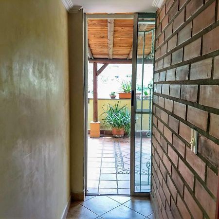 Bueno, Bonito, Barato Y Cerca A El Poblado Apartment Medellin Bagian luar foto