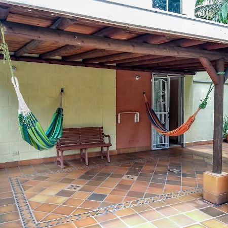 Bueno, Bonito, Barato Y Cerca A El Poblado Apartment Medellin Bagian luar foto