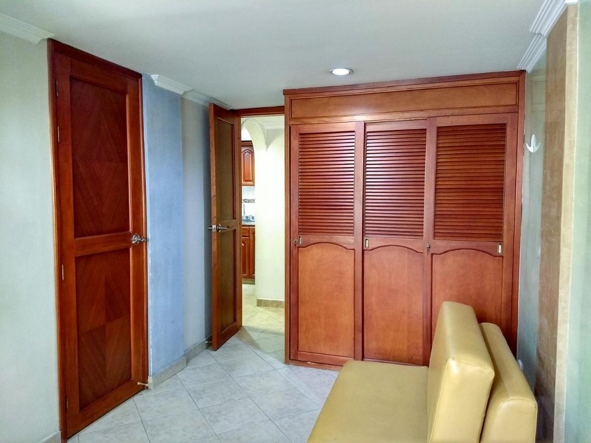 Bueno, Bonito, Barato Y Cerca A El Poblado Apartment Medellin Bagian luar foto