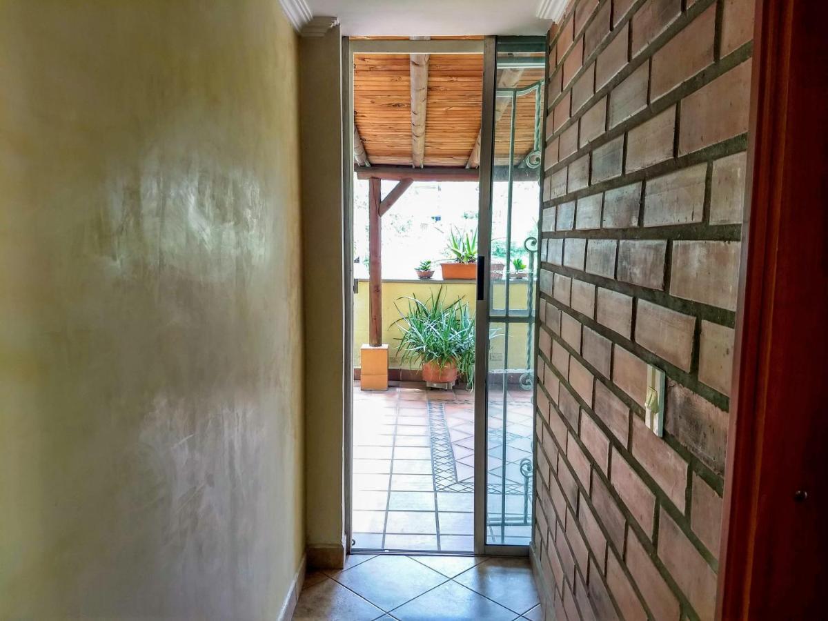 Bueno, Bonito, Barato Y Cerca A El Poblado Apartment Medellin Bagian luar foto