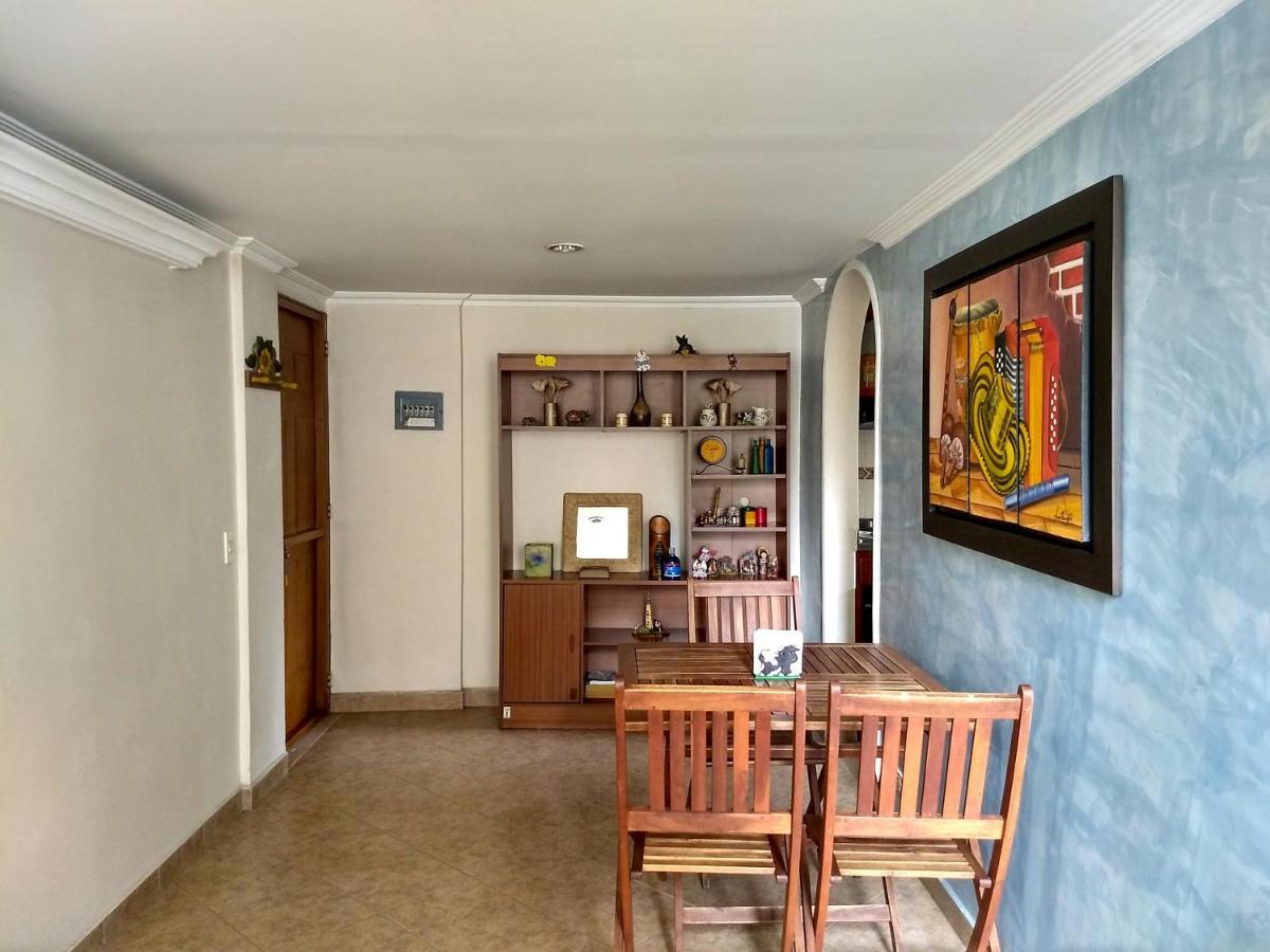 Bueno, Bonito, Barato Y Cerca A El Poblado Apartment Medellin Bagian luar foto