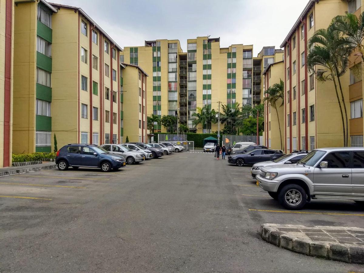 Bueno, Bonito, Barato Y Cerca A El Poblado Apartment Medellin Bagian luar foto