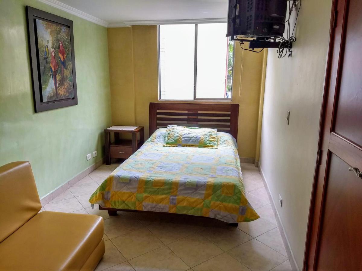 Bueno, Bonito, Barato Y Cerca A El Poblado Apartment Medellin Bagian luar foto